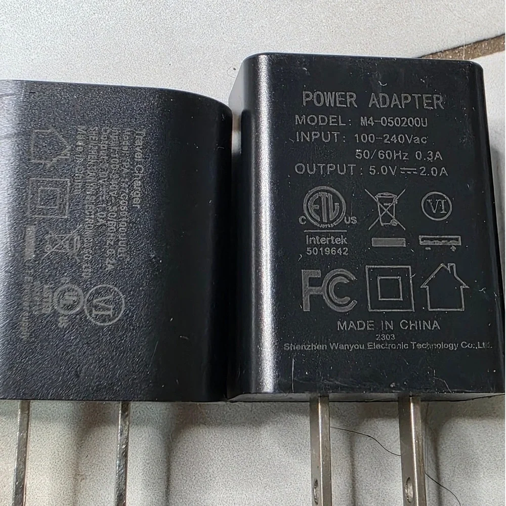 10 USB Wall Charger Power Adapters with 2 Micro USB Cables BLU Flypower W4